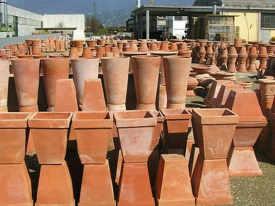 Terrakotta-Pflanzkübel